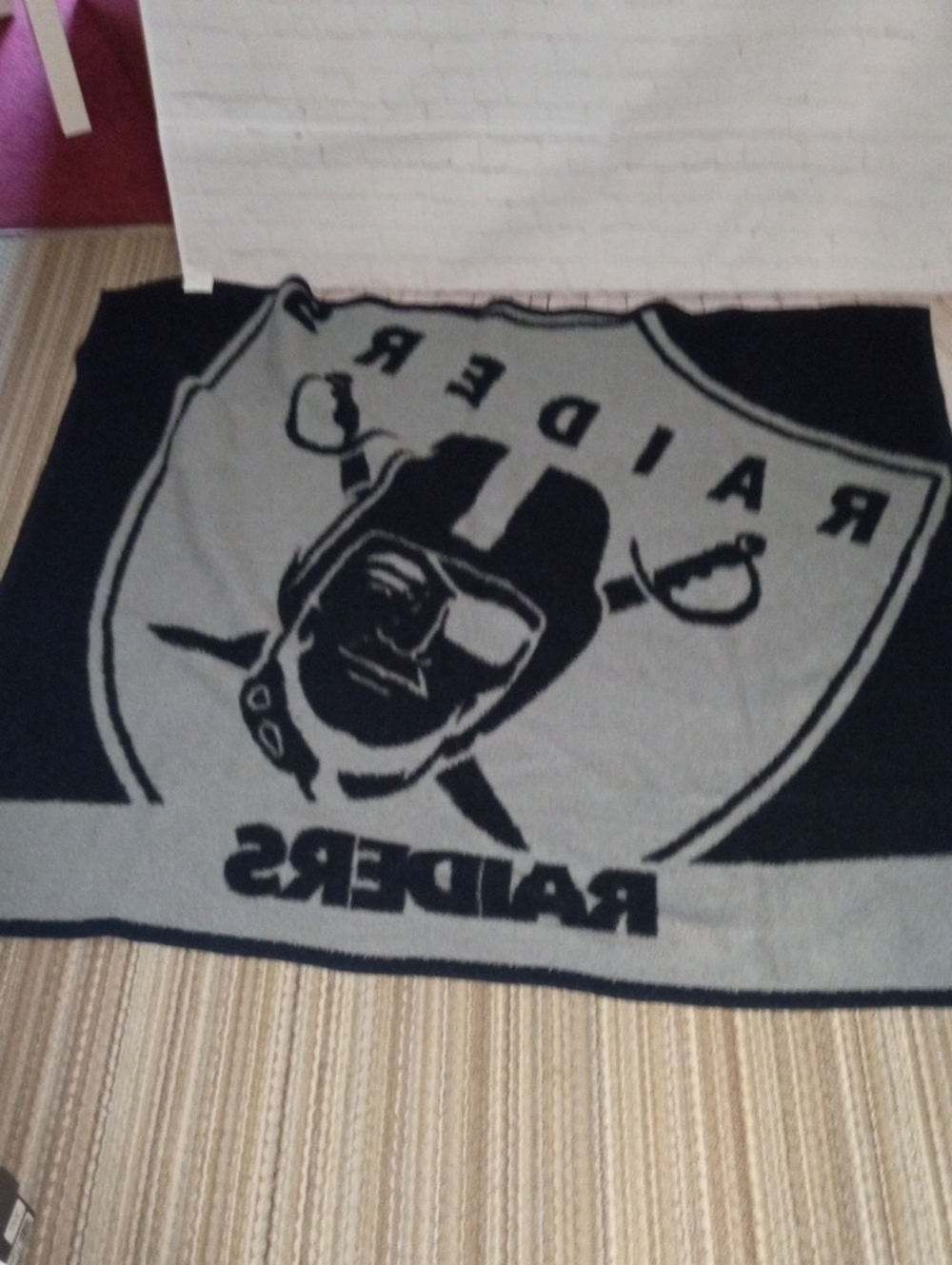 NFL Vintage Raiders Blanket - Picture 5 of 5